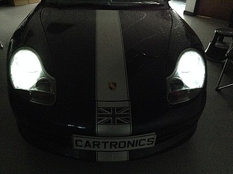 Both 996 headlamps now upgrade to xenon.JPG